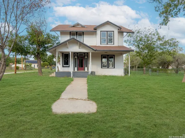 1019 Crouch Ave, Jourdanton, TX 78026