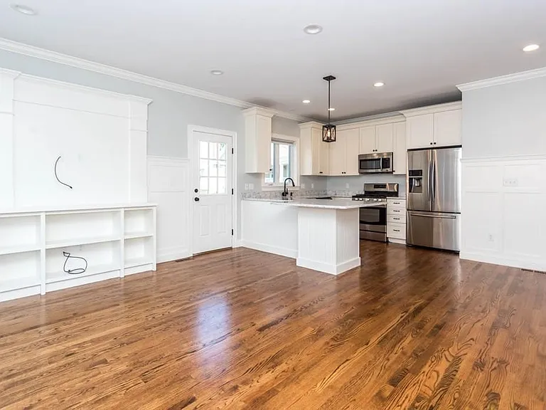 49 Hall St #1 — Photo 6