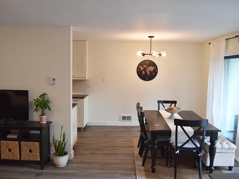 321 Bellevue Way SE — Photo 11