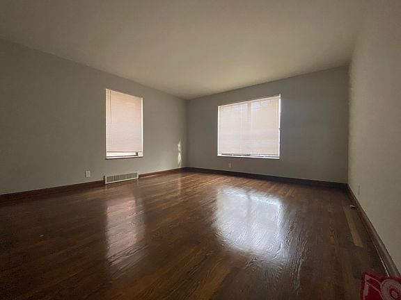 3rd image of 6947 Chippewa St #1E