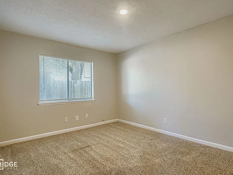 9117 Fairmont Cir — Photo 19