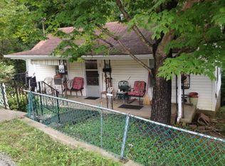 438 N Madison Ave, Irvine, KY 40336