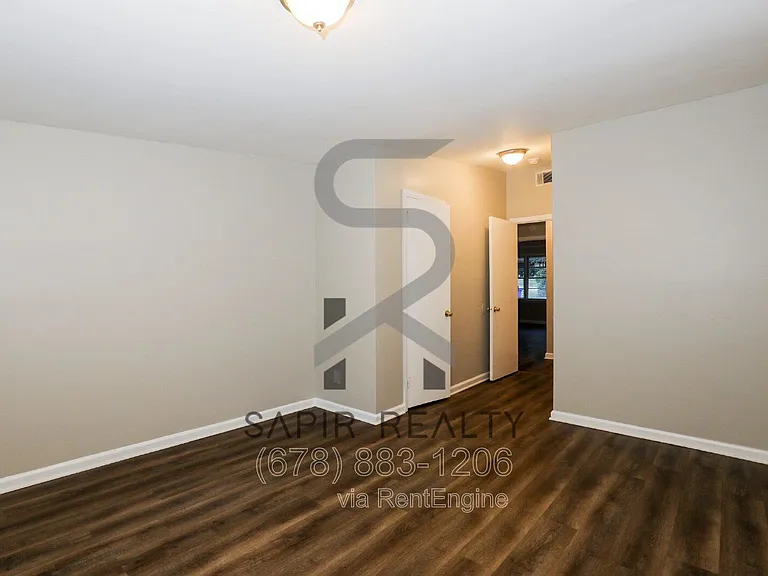 1055 Pine St NE — Photo 11