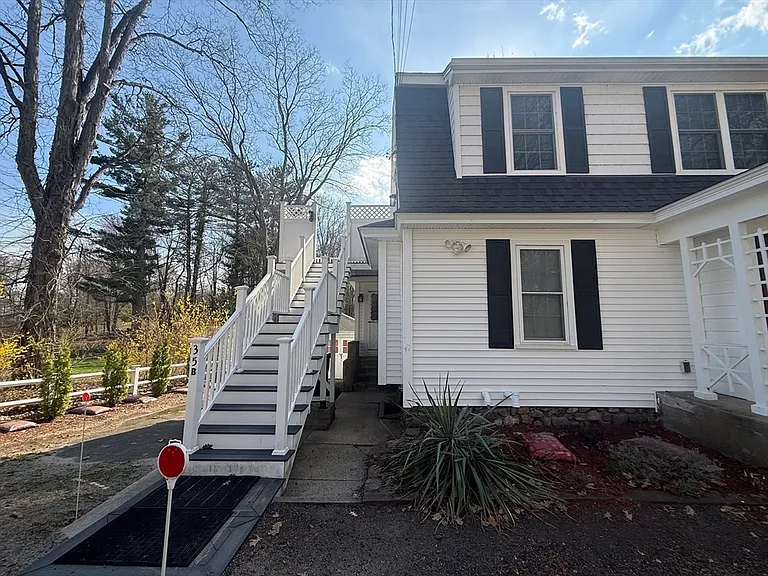 35B Beach St #B — Photo 3