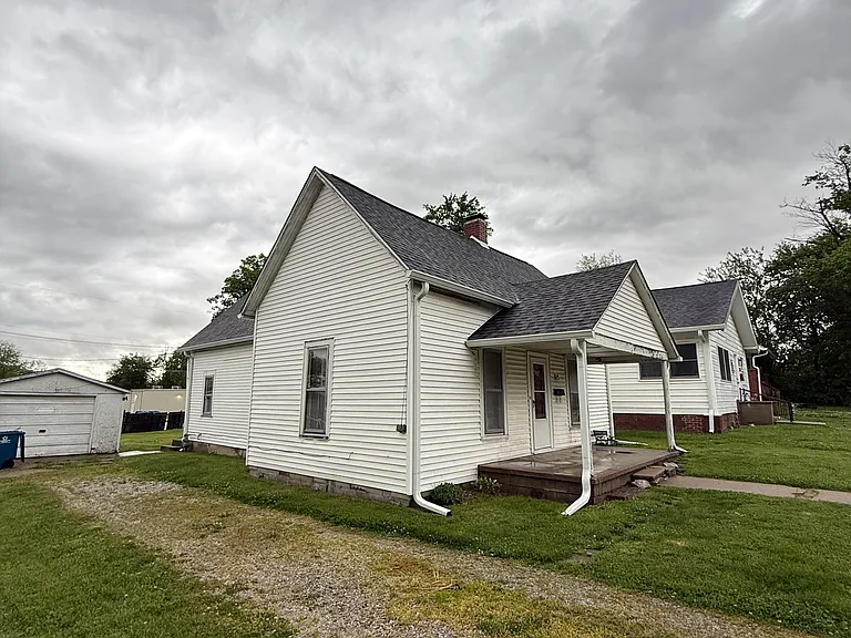 564 S Court St — Photo 16