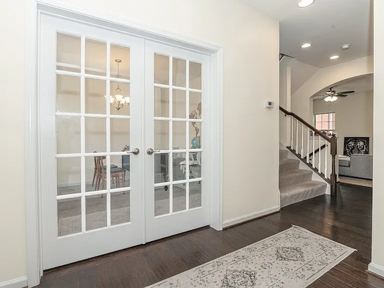 1415 Village Green Way — Photo 3