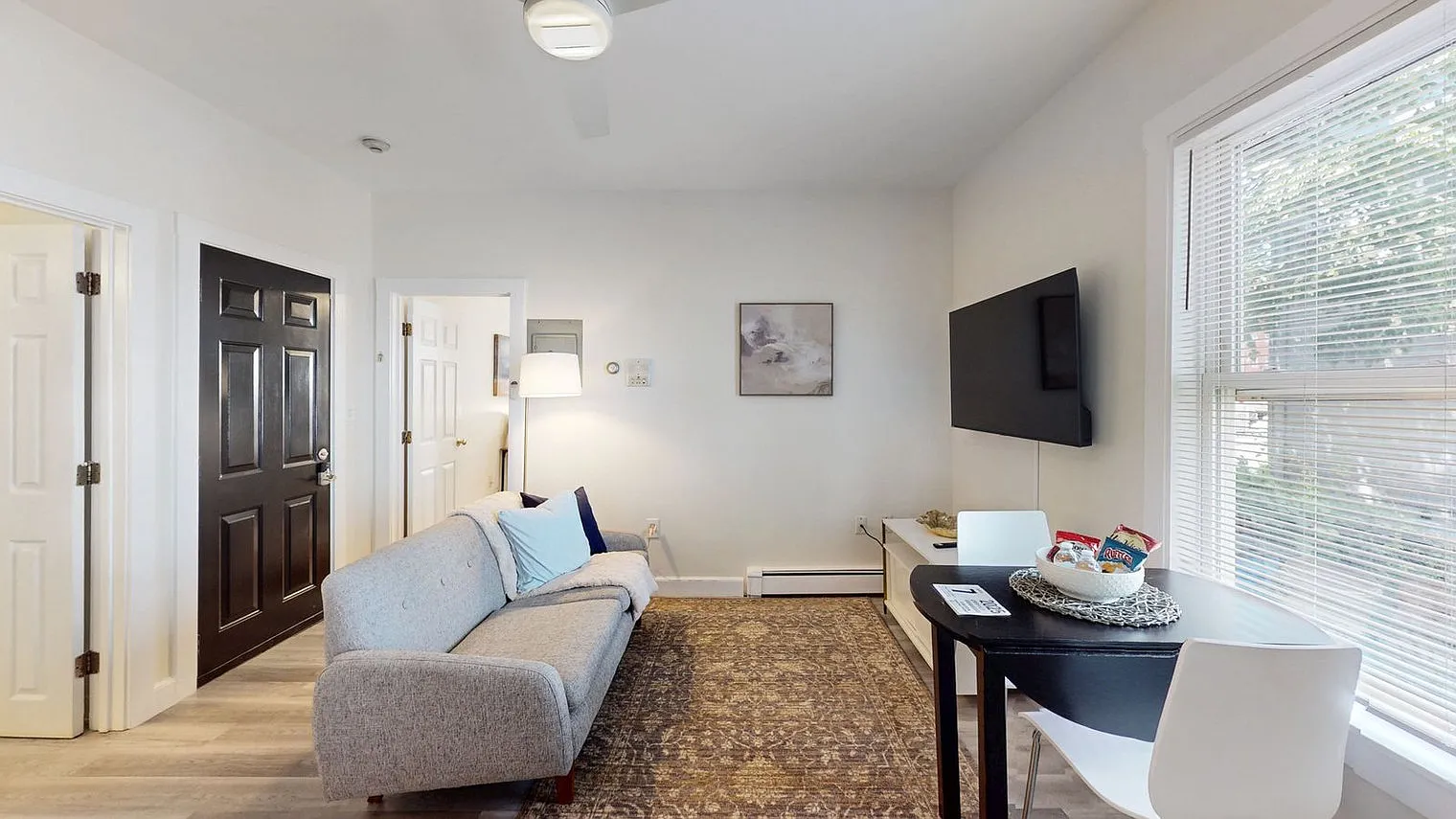 1 bed, 1.0 bath, 495 sqft, $3,558 — Photo 2