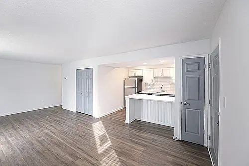 Windsor Apartments — Photo 14