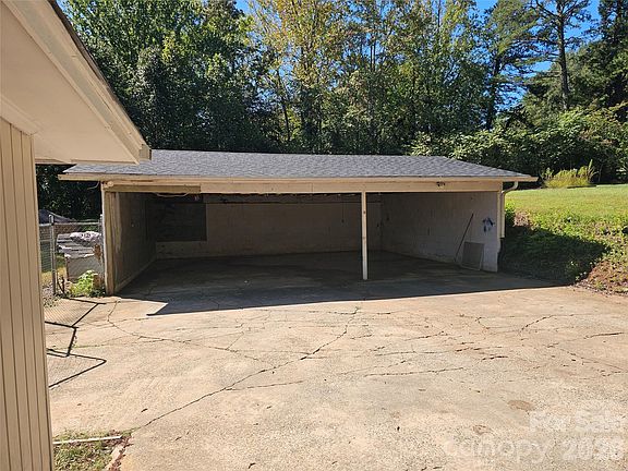 3rd image of 2782 W View St