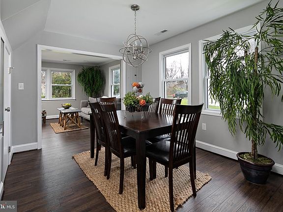 FLOOR PLAN UNLIKE ANY HOUSE IN THIS SUBDIVISION