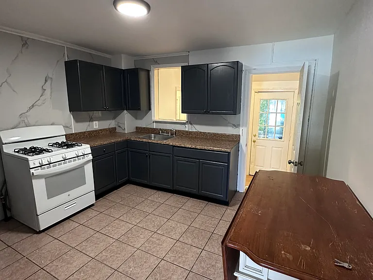 811 S Warren St — Photo 5