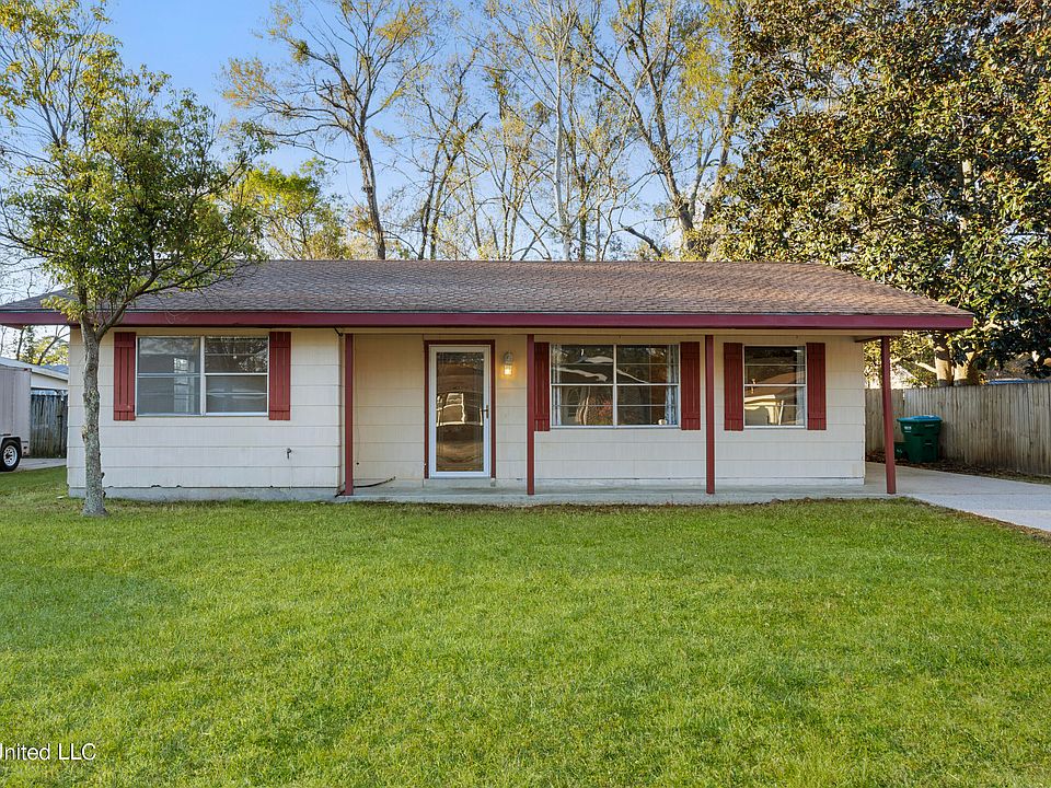 1st image of 214 Woodland Cir
