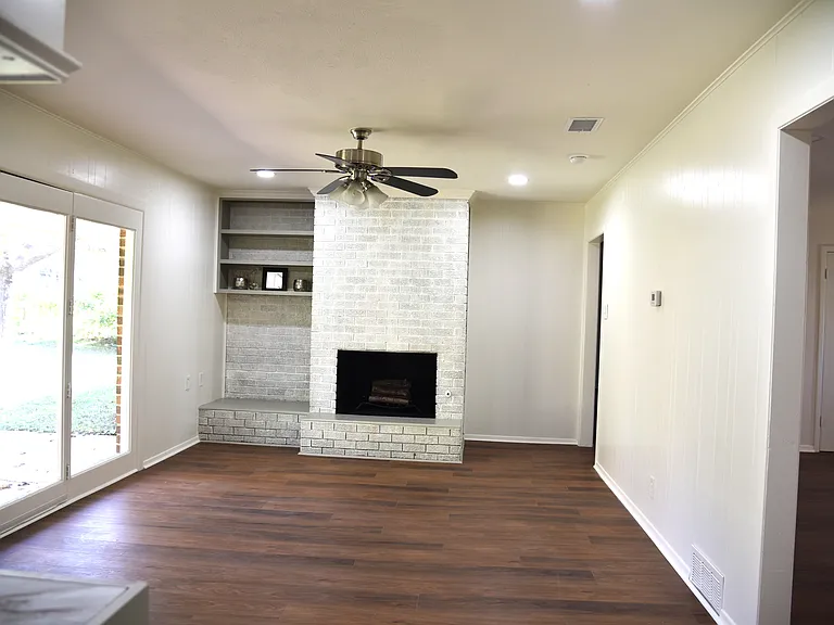 1212 Desiree Ln — Photo 7