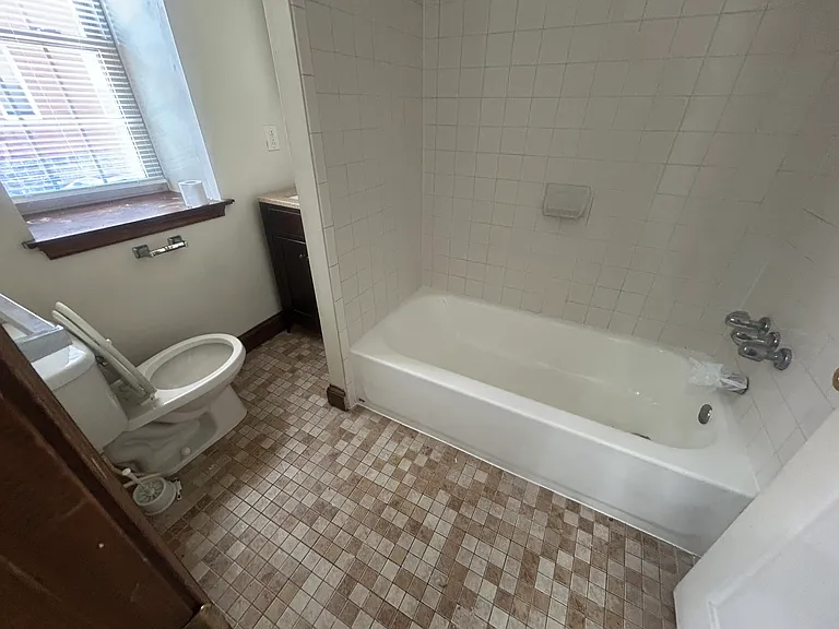 5101-21 Walnut St #C100 — Photo 3