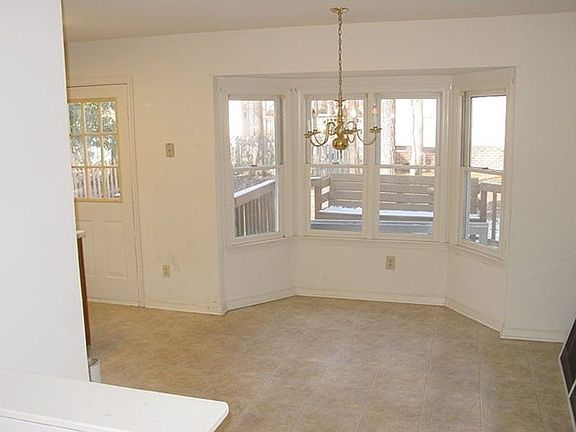 3rd image of 4422 Lumberjack Ln