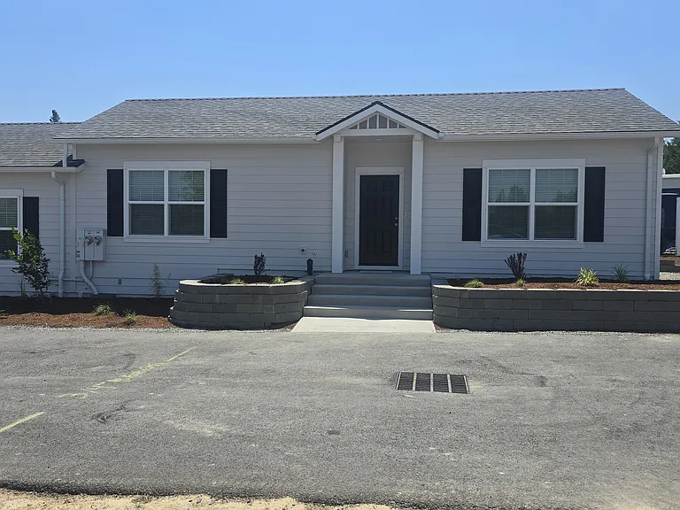 2032 SW Allen Creek Rd #B — Photo 1