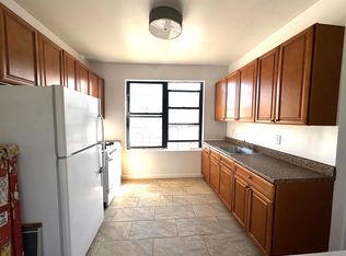 26-05 14th Pl #3L, Astoria, NY 11102