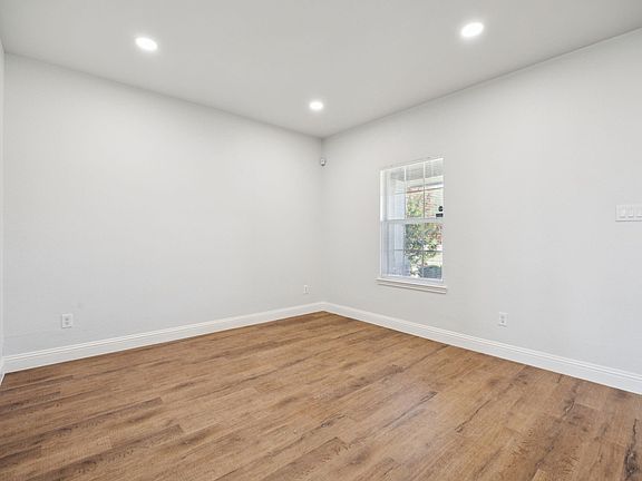 4th image of 2720 Winterberry Ln