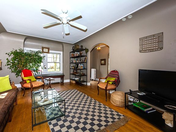4th image of 333 Franklin Ave