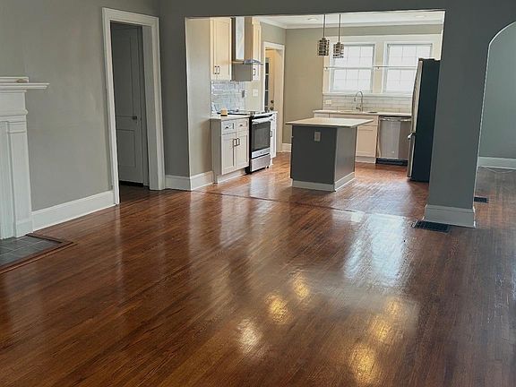 3rd image of 223 Victoria Ave