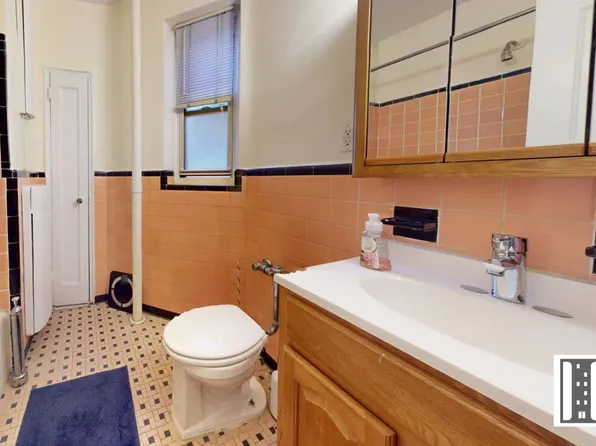 902 Ocean Parkway image 8 of 8