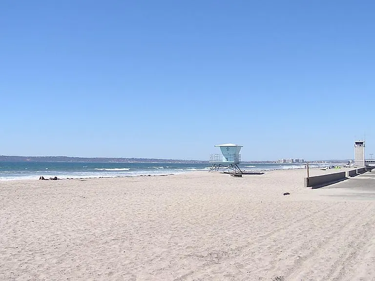 Silver Strand State Beach is a short stroll away for relaxing, reading, sunbathing, and/or long strolls along this lengthy stretch of uncrowded beach.