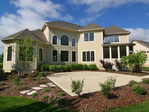  Enjoy entertaining on this large, newly landscaped patio.