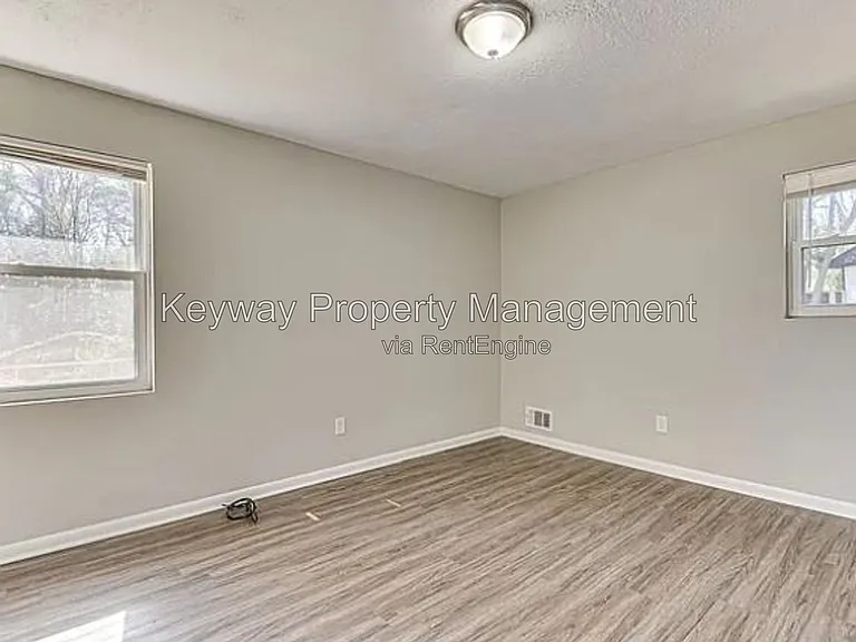 2204 Sandra Ct — Photo 9