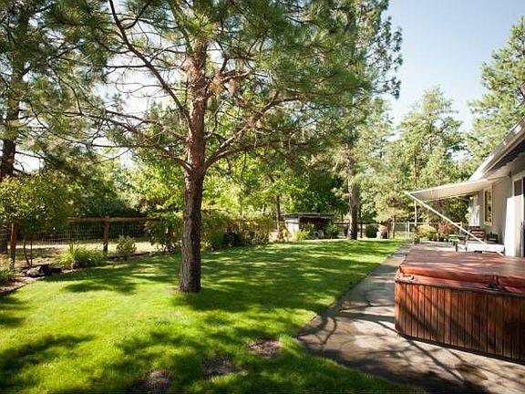 Yard/Hot Tub