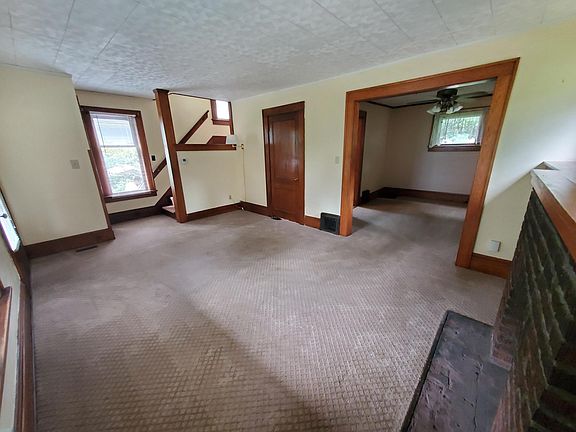 5th image of 2557 Maplewood St