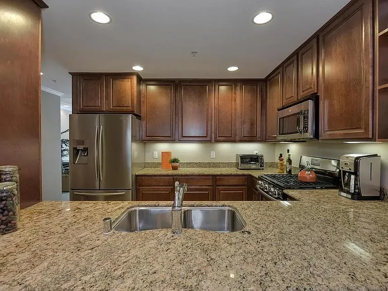 2218 Woodberry Ln — Photo 10