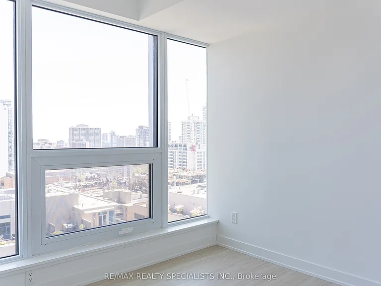 8 Wellesley St W #2109 — Photo 12