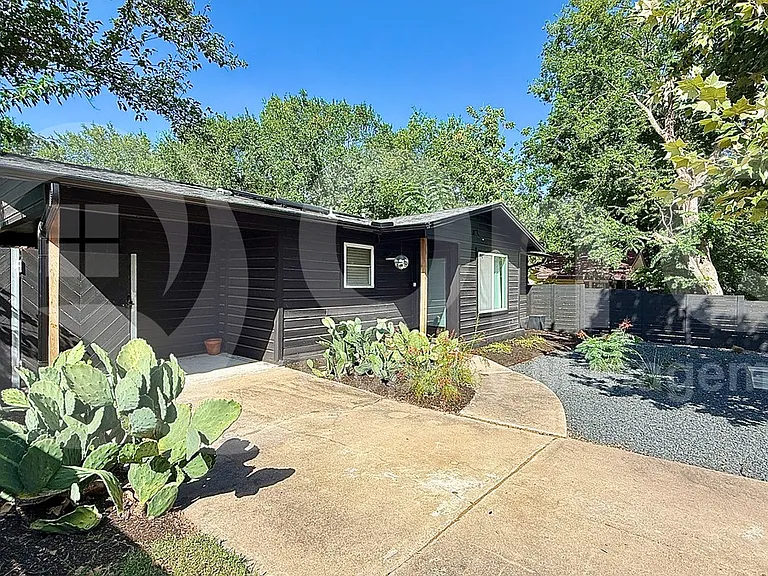 5504 Northdale Dr — Photo 2