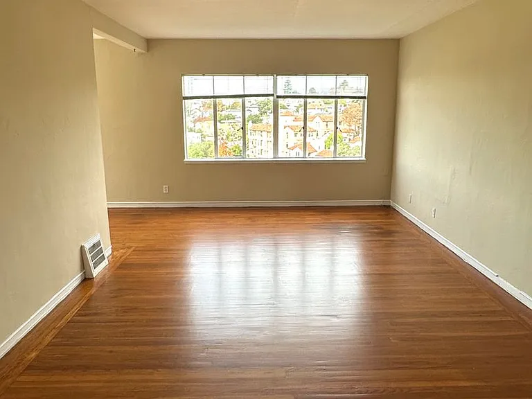 2641 Ivy Dr — Photo 4