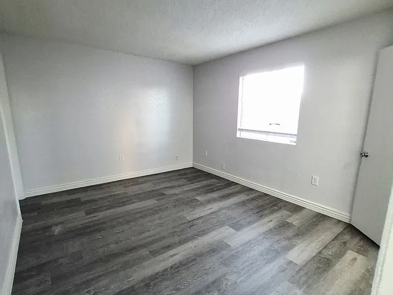 February Free Rent! Brand New Flooring Throughout! Private Laundry & Private Storage! Like New Re... — Photo 8