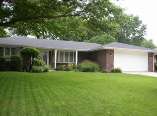 1199 Roxbury Rd, Rockford, IL 61107