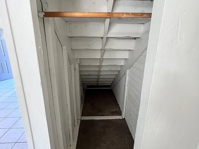 423 E 32nd St #D — Photo 11