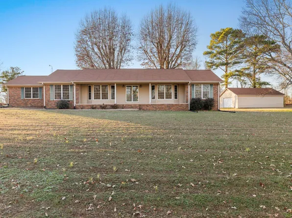 775 Old Brompton Ln, Killen, AL 35645