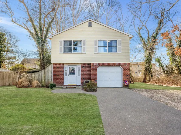 2 Vermont Street, East Patchogue, NY 11772