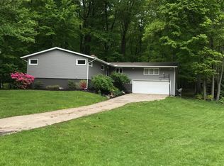6611 Greenbrier Dr, Brecksville, OH 44141