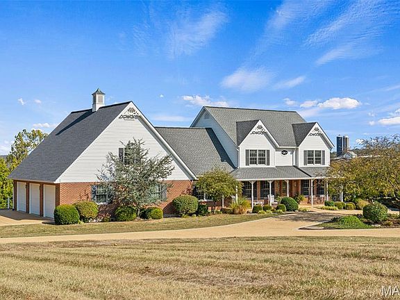 4th image of 695 Clearview Heights Dr