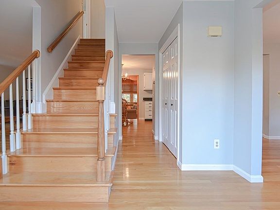 3rd image of 3 Margaret Dr