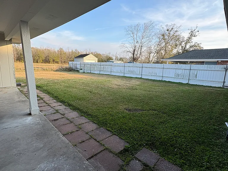 2730 S Meadowood Ave — Photo 4
