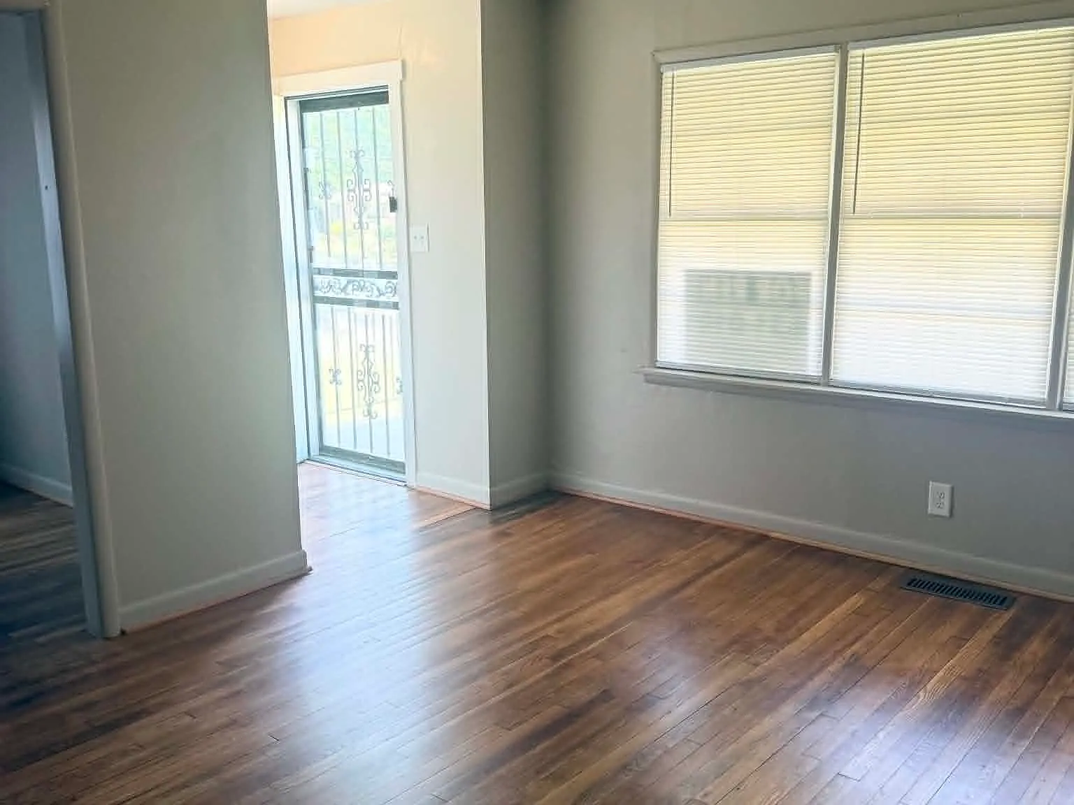 3 bed, 1020 sqft, $975 — Photo 3