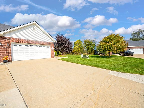 4th image of 493 Victoria Ln