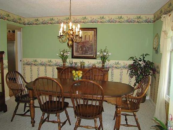 3rd image of 271 Hidden Oaks Trl NE