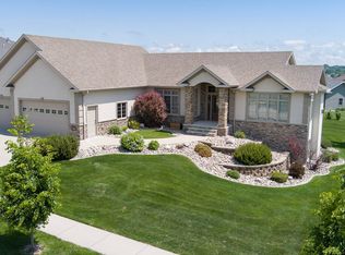 3201 Promontory Dr, Bismarck, ND 58503