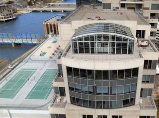 112 Campau Cir NW, Grand Rapids, MI