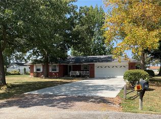 304 W Poplar Dr, Effingham, IL 62401