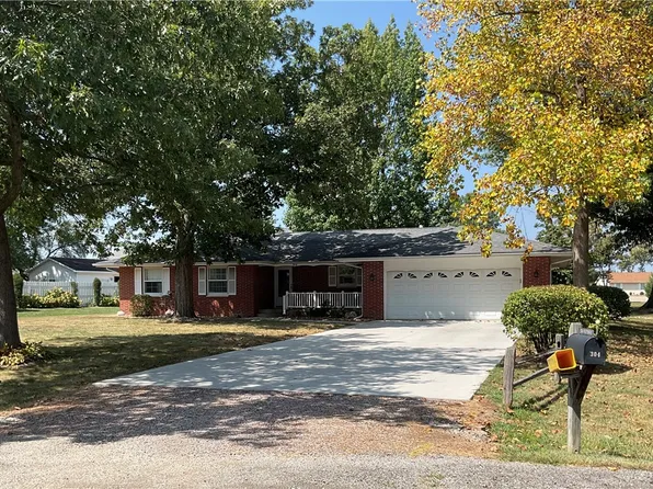 304 W Poplar Dr, Effingham, IL 62401